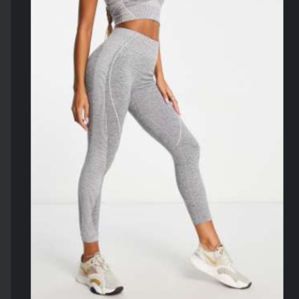 HIIT Seamless Leggings in Gray Heather - Small - Lightly Used